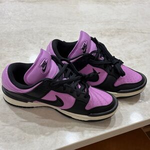 Nike dunks never worn